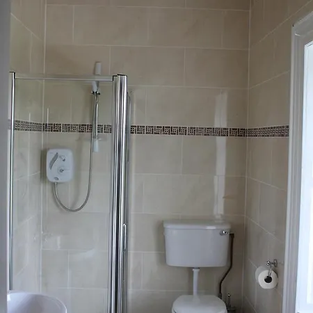 Woodville House 3*