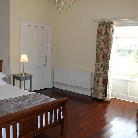 Woodville House 3*