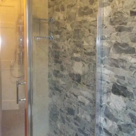 Woodville House 3*